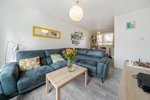 2 bedroom flat for sale, Heather Close, London, SW8
