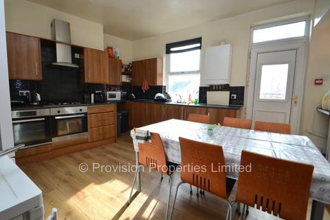 7 bedroom terraced house to rent, Hill Top Street, Hyde Park LS6