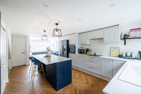 3 bedroom terraced house for sale, Stirling Close, Banstead, SM7