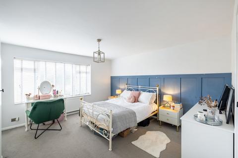 3 bedroom terraced house for sale, Stirling Close, Banstead, SM7