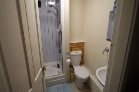 8 bedroom house to rent, St Michaels Villas, Leeds