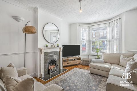 3 bedroom semi-detached house for sale, Craigdale Road, Hornchurch