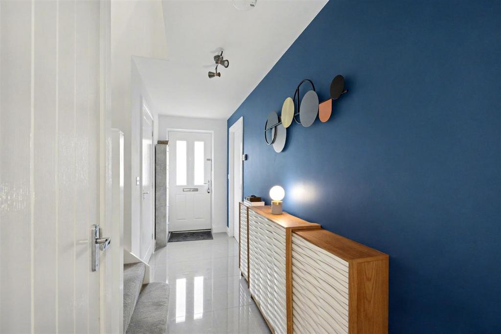 Hallway 1.jpeg