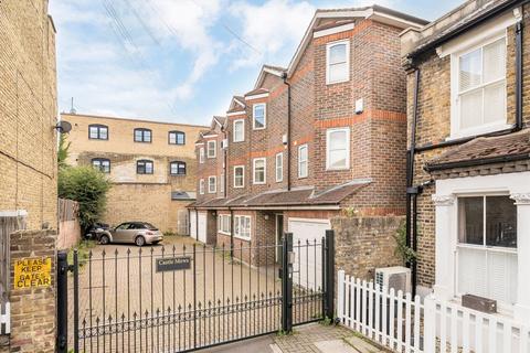 3 bedroom house for sale, Castle Mews, London SW17