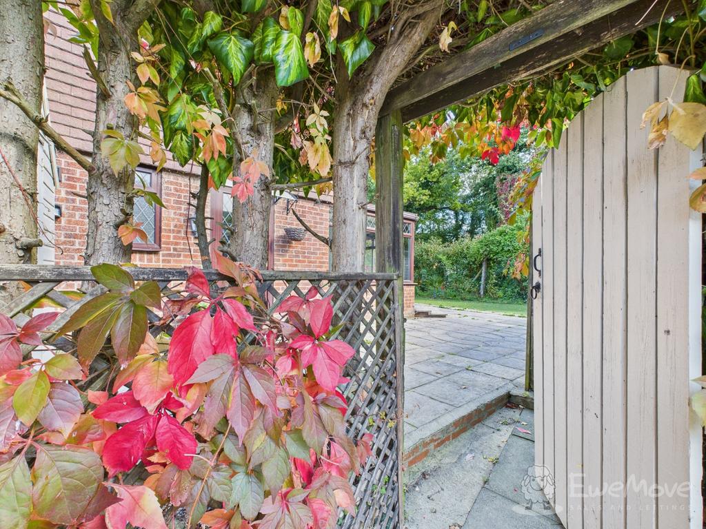 Entrance to Back Garden