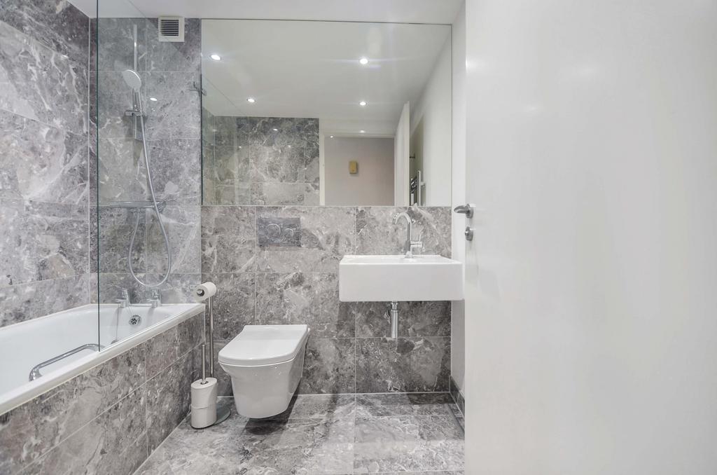 Bathroom (1).jpg