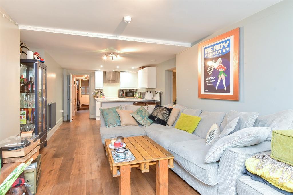 Lounge/ Kitchen