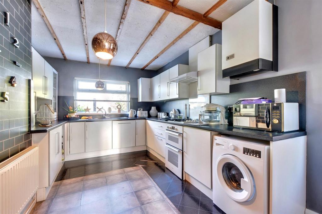 Kitchen 1.jpeg