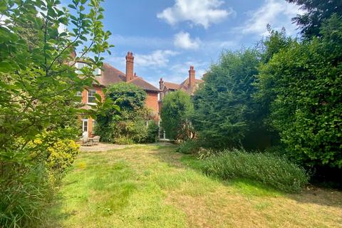 undefined, Kings Avenue, Bromley BR1