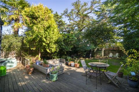 5 West Temple Sheen, London, SW14 7RT