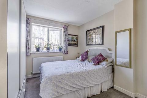 2 bedroom flat for sale, Abbeyfields Close, London NW10
