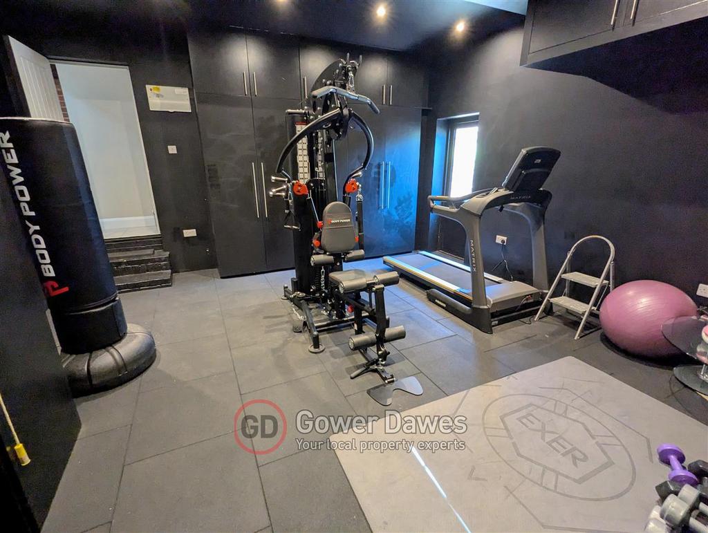 Garage / Gym