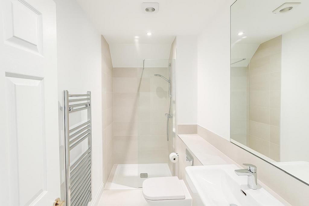 Ensuite to Master Bed.png