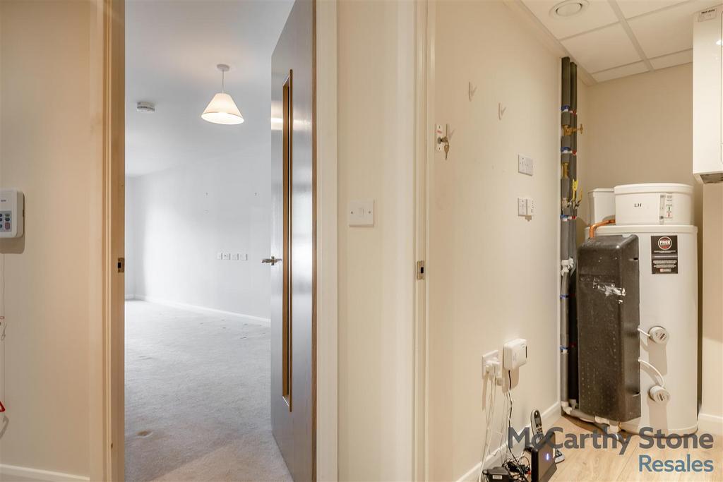 8665059-interior10.jpg