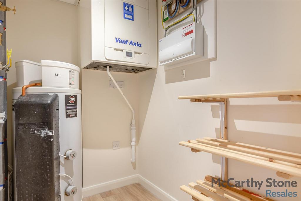 8665059-interior12.jpg