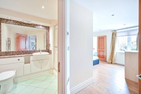 3 bedroom flat to rent, Strand Drive, Kew, Richmond, TW9