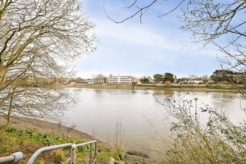 3 bedroom flat to rent, Strand Drive, Kew, Richmond, TW9