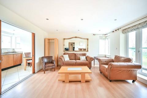 3 bedroom flat to rent, Strand Drive, Kew, Richmond, TW9