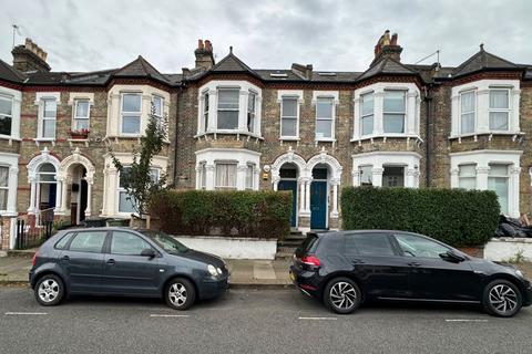 3 bedroom flat to rent, Maplestead Road, London SW2