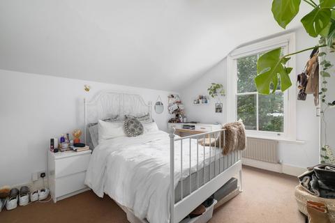 3 bedroom flat to rent, Maplestead Road, London SW2