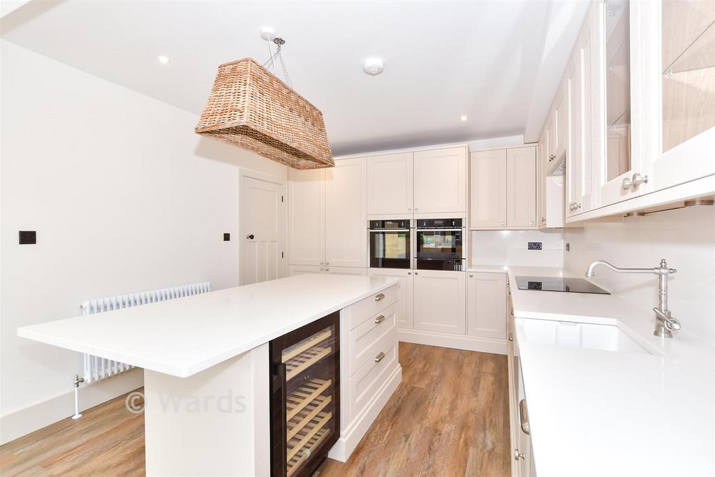 Kitchen/Dining Area