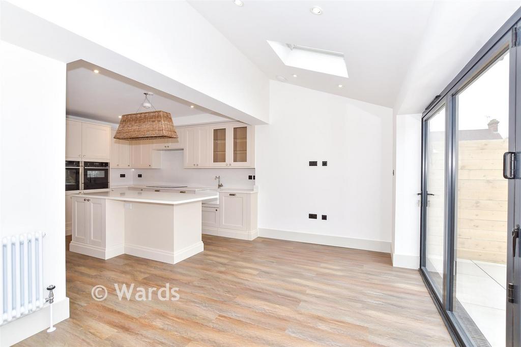 Kitchen/Dining Area
