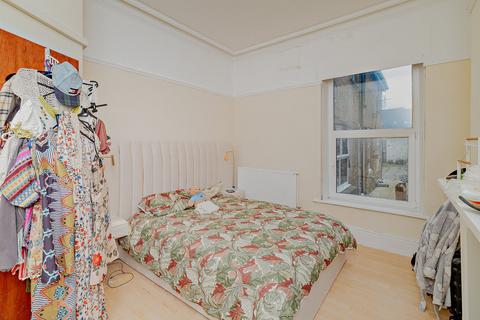 2 Cambrian Terrace, Borth, SY24 5HU