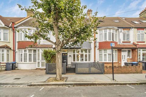 3 bedroom house to rent, Limpsfield Avenue, Thornton Heath
