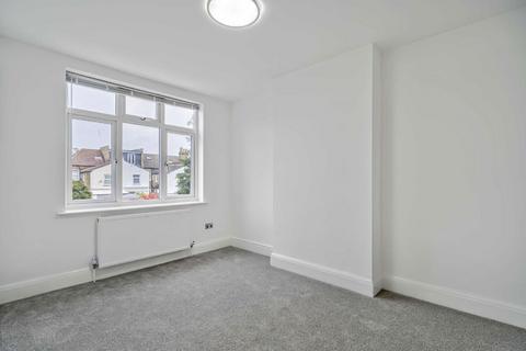 3 bedroom house to rent, Limpsfield Avenue, Thornton Heath