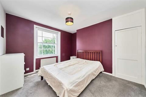 3 bedroom flat for sale, Lorrimore Road, London SE17