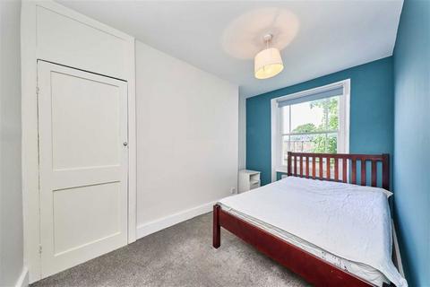 3 bedroom flat for sale, Lorrimore Road, London SE17