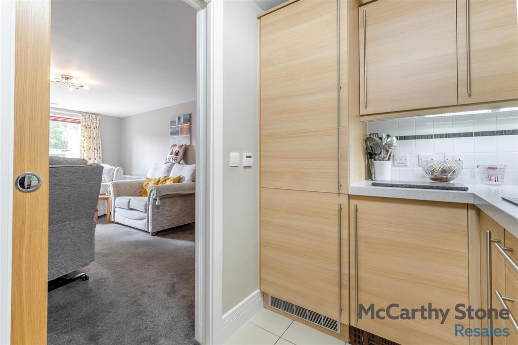 8665303-interior16.jpg