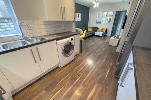 undefined, Leopold Road, L7 8SR,