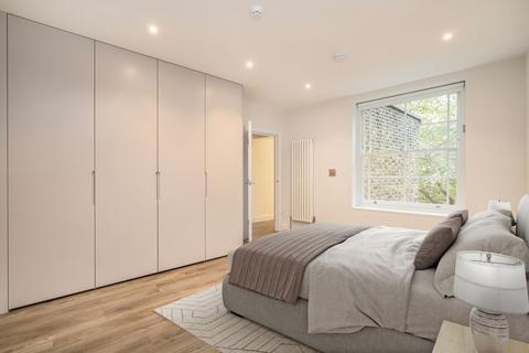 4 bedroom flat to rent, Heath Street, London NW3