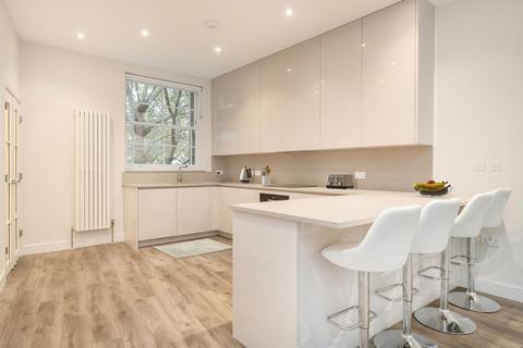 4 bedroom flat to rent, Heath Street, London NW3