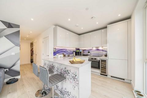 2 bedroom flat for sale, Lismore Boulevard, London NW9