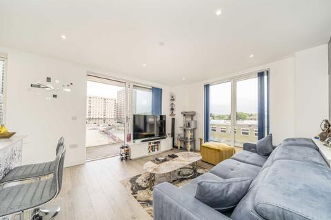 2 bedroom flat for sale, Lismore Boulevard, London NW9