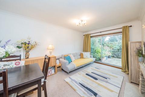 undefined, Broadlands, Hanworth TW13