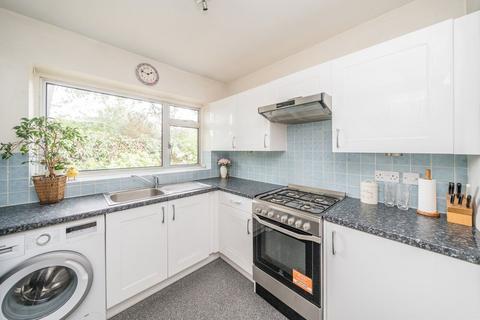 undefined, Broadlands, Hanworth TW13