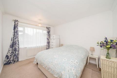 undefined, Broadlands, Hanworth TW13