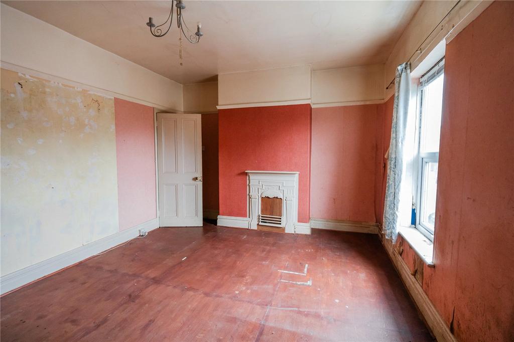 Bedroom 1 (2)