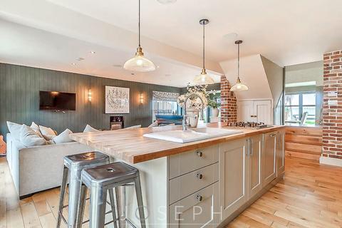 5 bedroom detached house for sale, The Esplanade, Holland-On-Sea, CO15