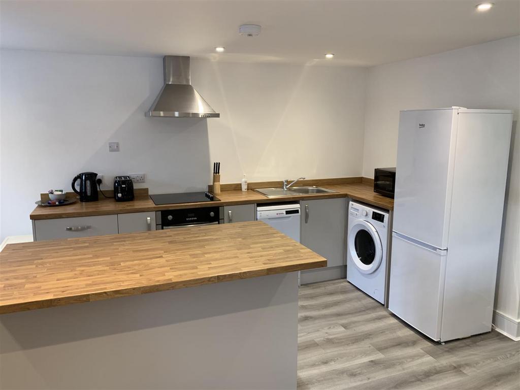 Flat 1 Kitchen.jpeg
