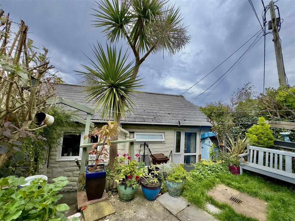 Enclosed garden