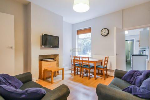4 bedroom terraced house to rent, Hubert Road, Birmingham B29