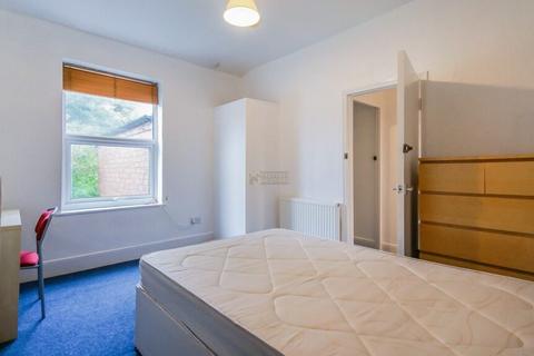 4 bedroom terraced house to rent, Hubert Road, Birmingham B29