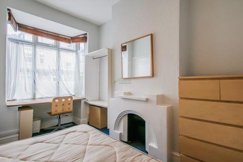 4 bedroom terraced house to rent, Hubert Road, Birmingham B29