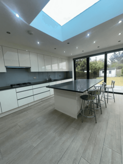 5 bedroom semi-detached house to rent, Branksome Way, Harrow, HA3