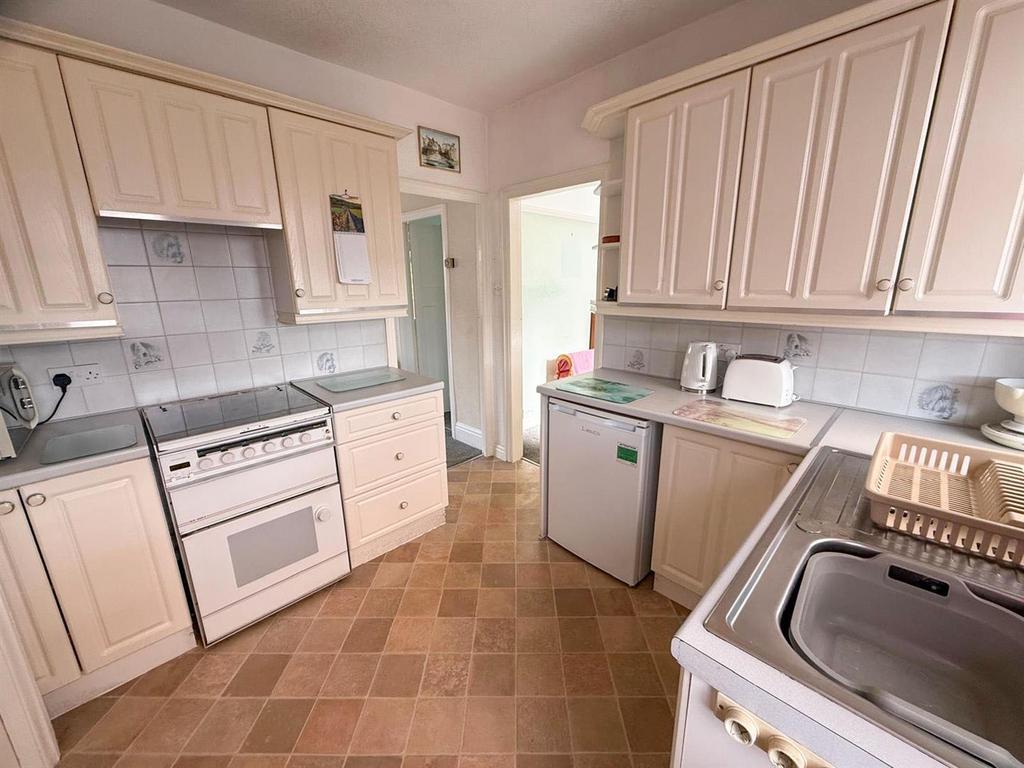 2 bed semi-detached bungalow, Silsden 7