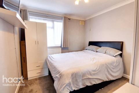 3a Grange Road, Romford, RM3 7DU